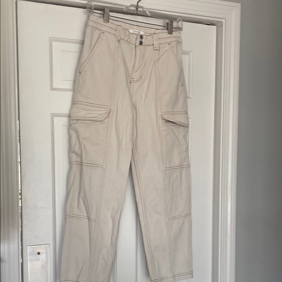 Pac Sun elastic high waist utility cargo pant.   Size M. Relaxed fit - Picture 2 of 9